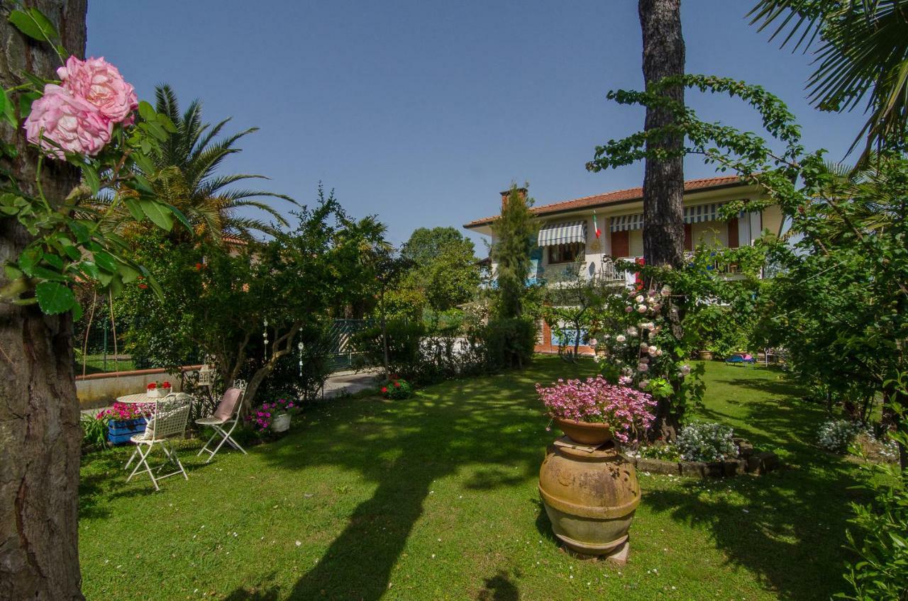 B&B Due Passi Dal Mare Cinquale Exterior foto