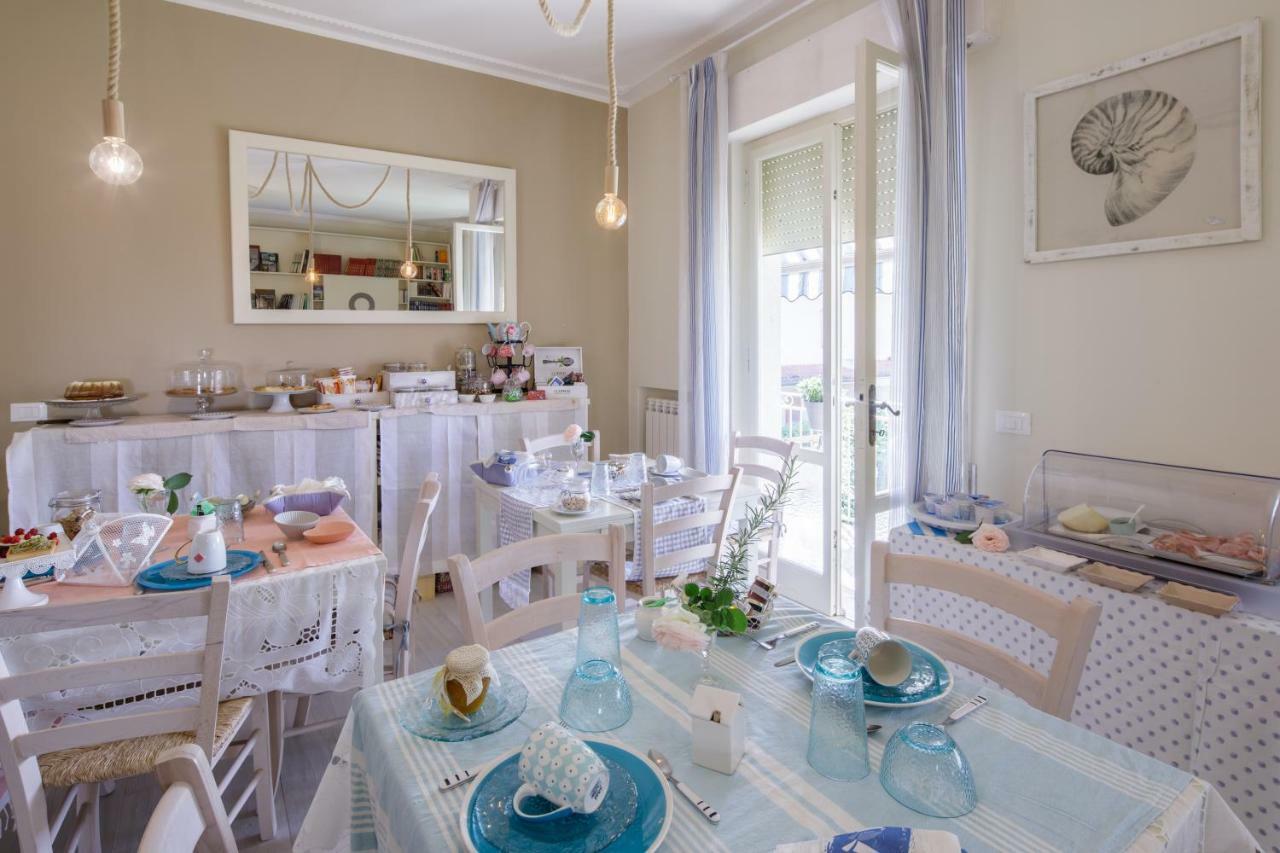 B&B Due Passi Dal Mare Cinquale Exterior foto
